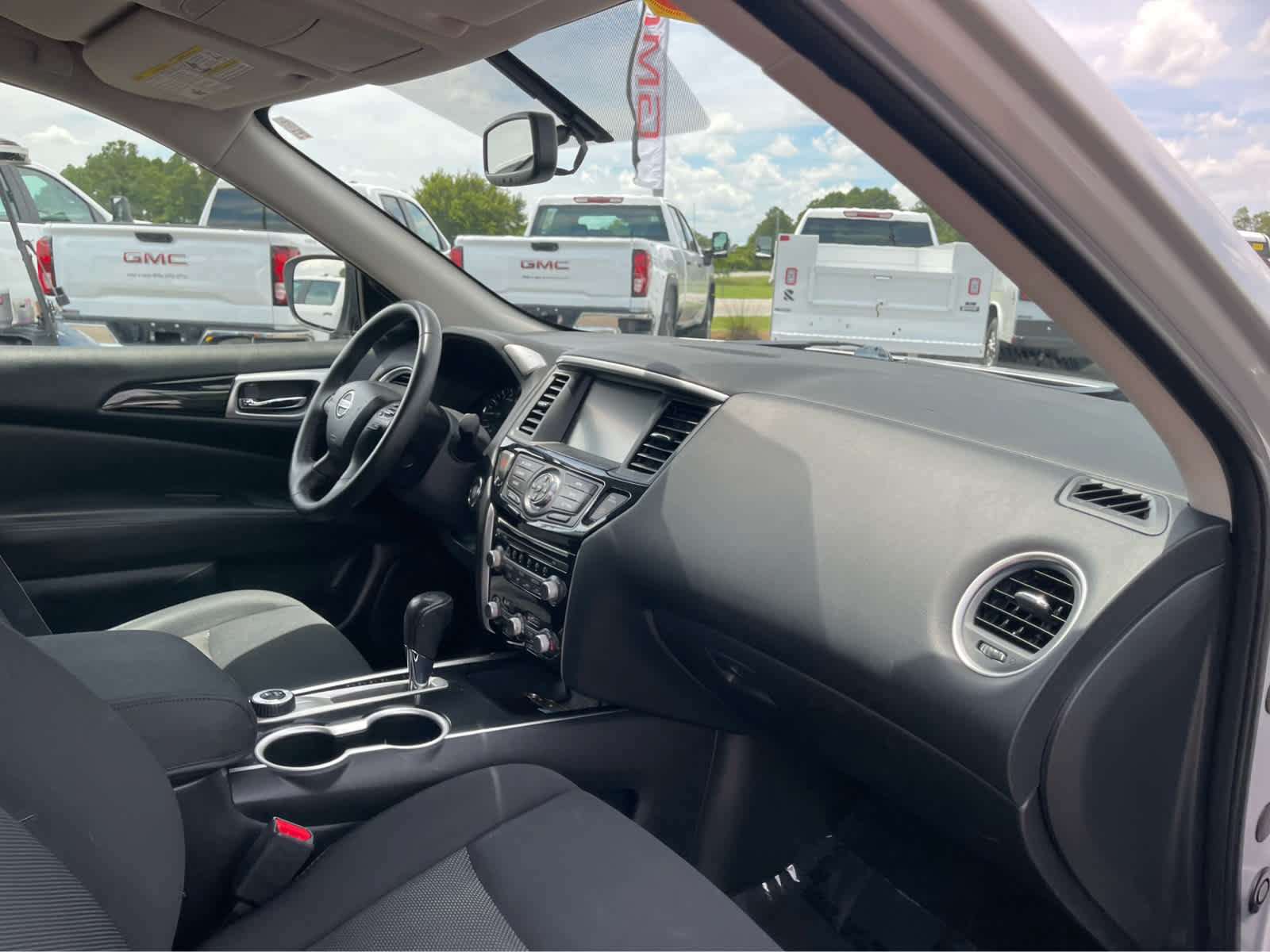 Used 2019 Nissan Pathfinder SV AWD/4WD image 28