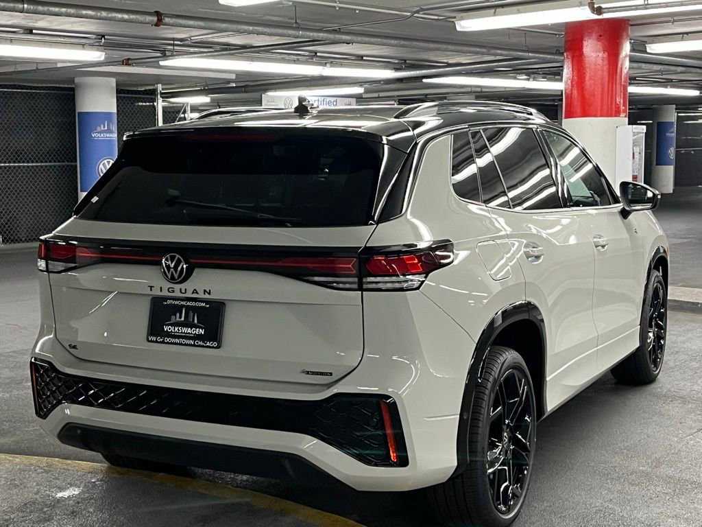 New 2025 Volkswagen Tiguan SE R-Line image 6