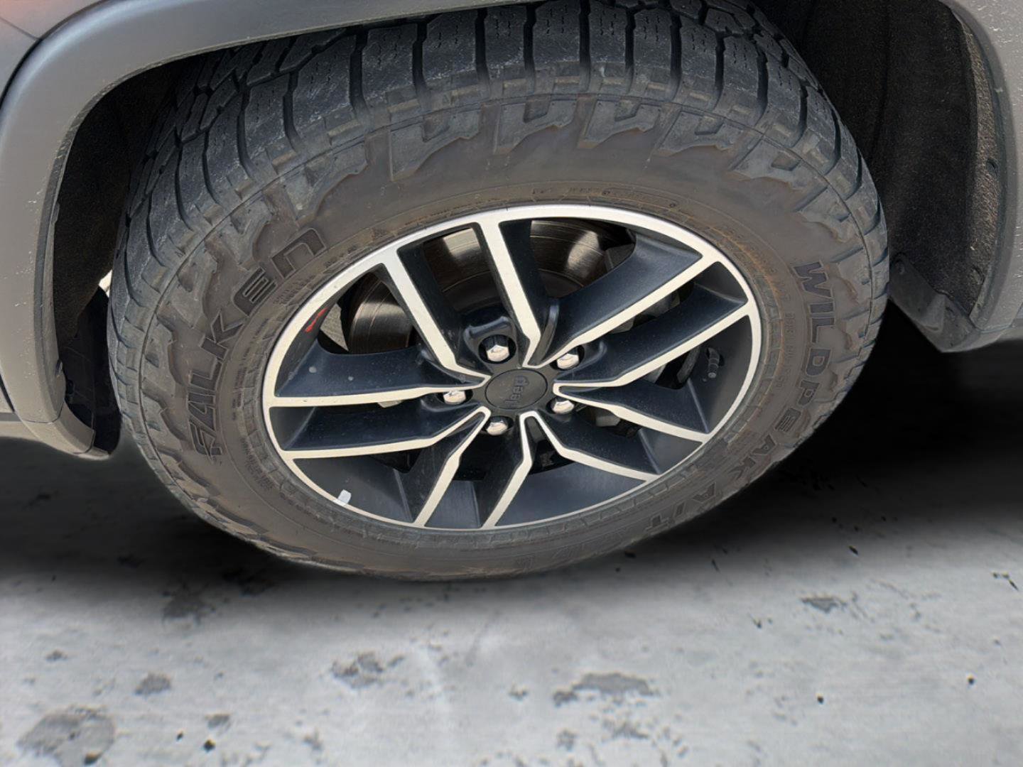 Used 2020 Jeep Grand Cherokee Trailhawk AWD/4WD image 9