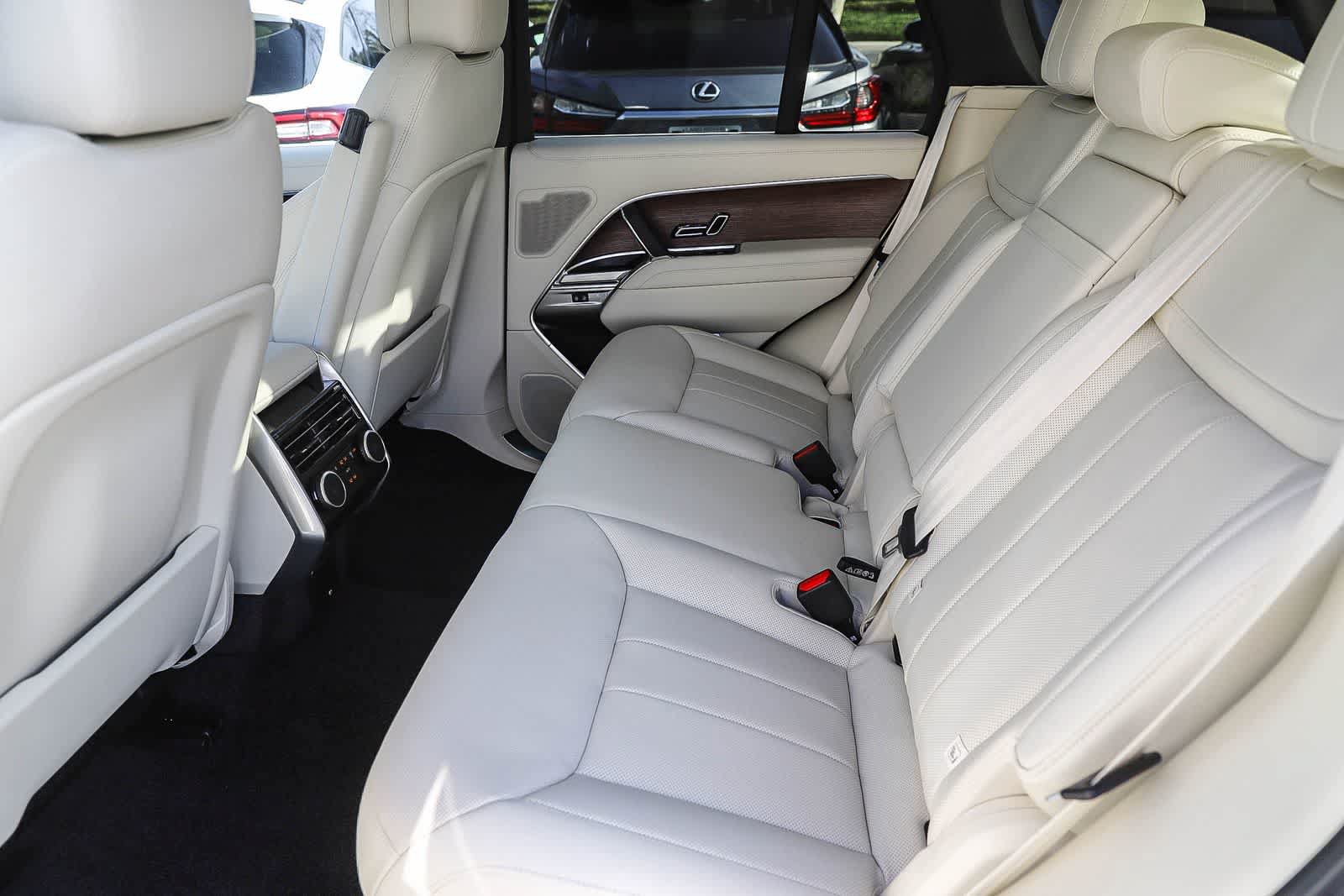 New 2026 Land Rover Range Rover SE AWD/4WD image 16