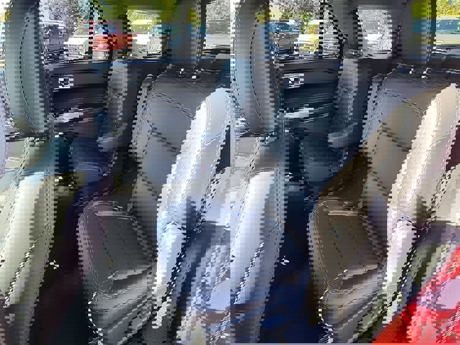 Used 2023 Ford Explorer XLT w/ Equipment Group 202A image 8