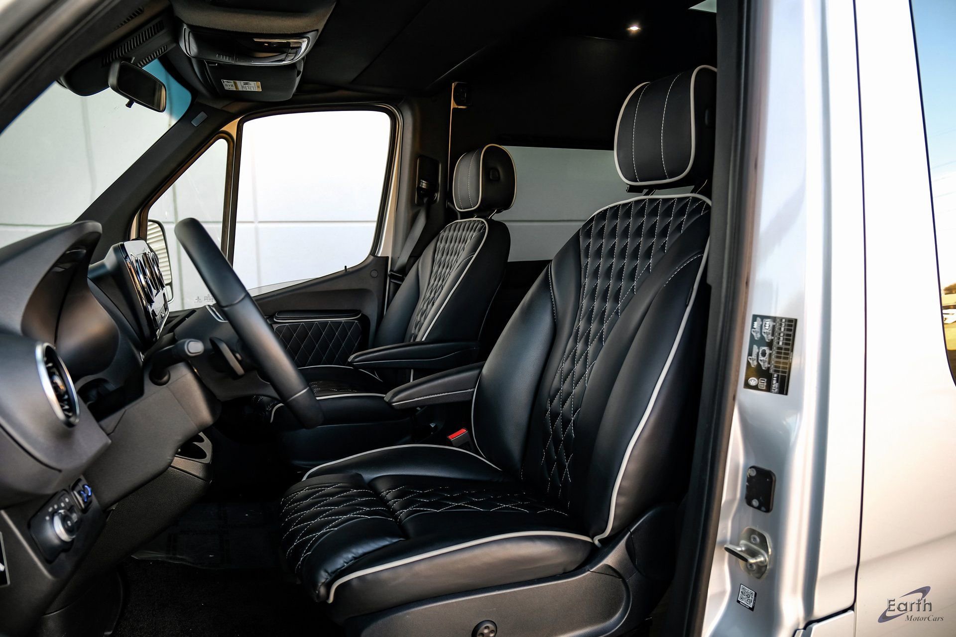 Used 2023 Mercedes-Benz Sprinter 3500 w/ Parking Package image 38