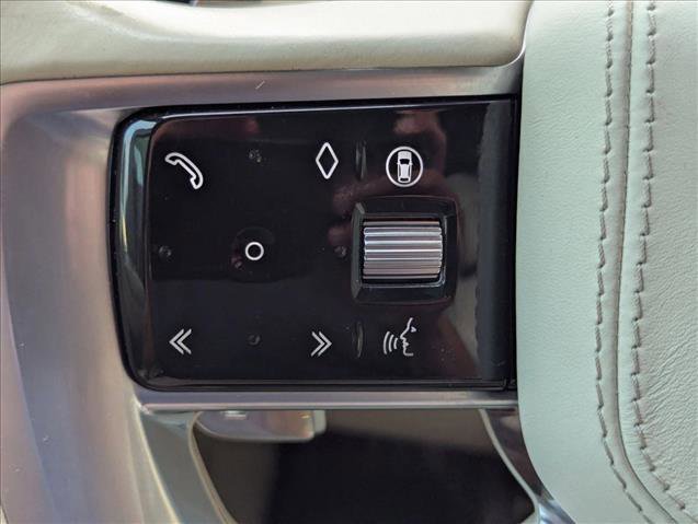 Used 2025 Land Rover Range Rover SE AWD/4WD image 8