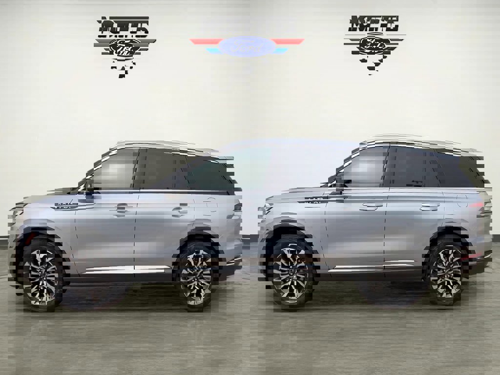 Used 2023 Lincoln Aviator Reserve image 2