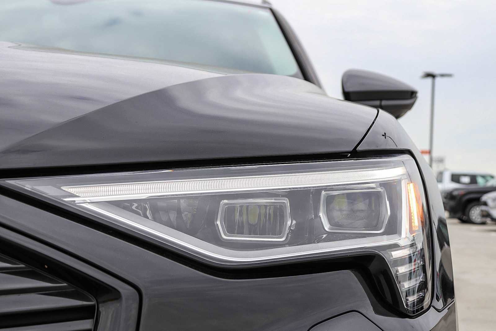 Used 2023 Audi e-tron Premium w/ Convenience Plus Package image 7