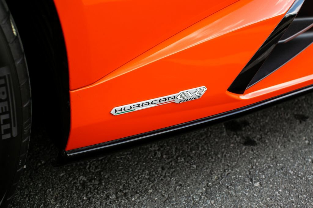 Used 2021 Lamborghini Huracan EVO image 9