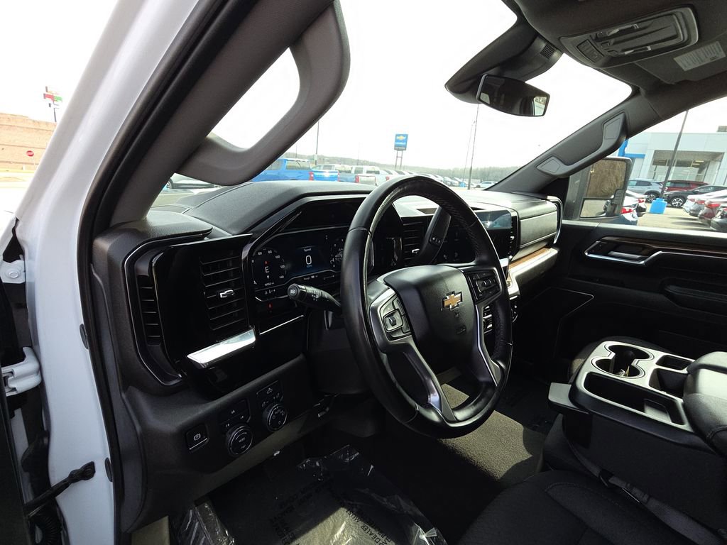 Used 2024 Chevrolet Silverado 3500 LT image 15