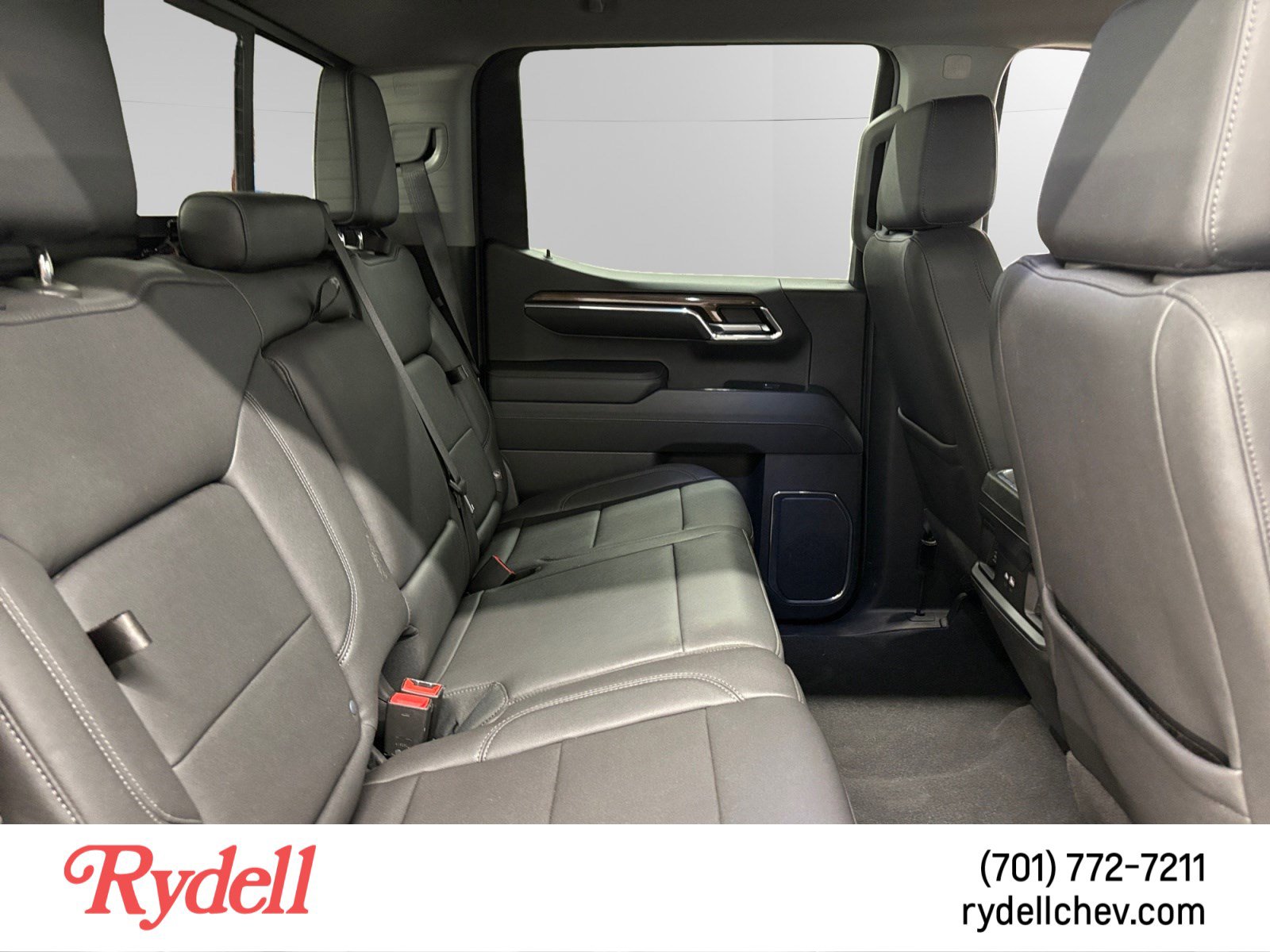 Used 2024 Chevrolet Silverado 1500 LT Trail Boss w/ LT Trail Boss Premium Package AWD/4WD image 17