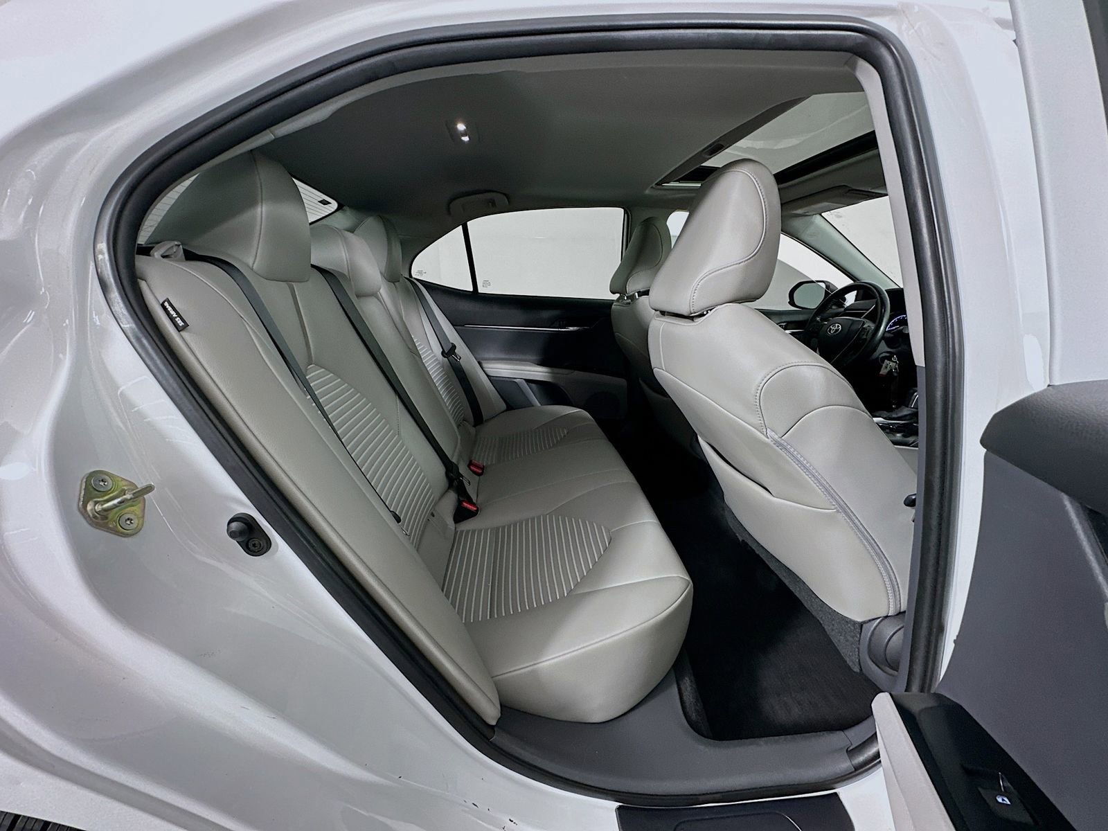 Certified 2020 Toyota Camry SE image 26