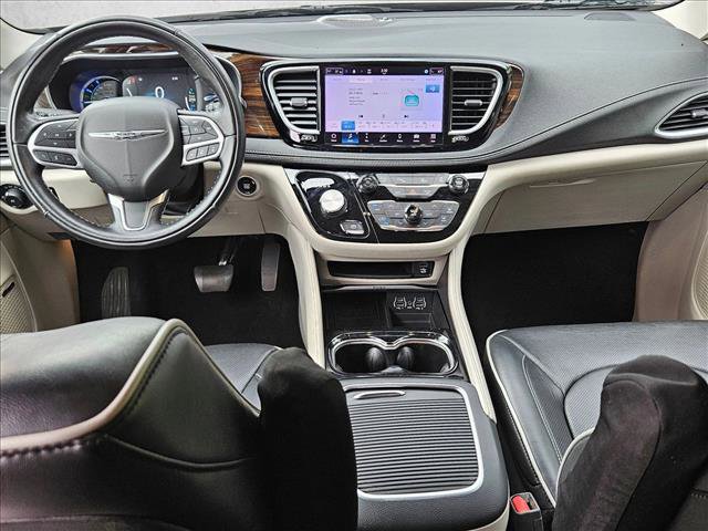 Used 2022 Chrysler Pacifica Limited w/ Uconnect Theater Family Group FWD image 15
