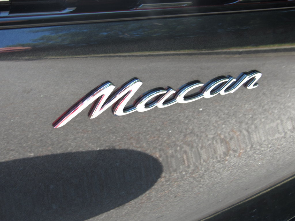 Certified 2026 Porsche Macan AWD/4WD image 13