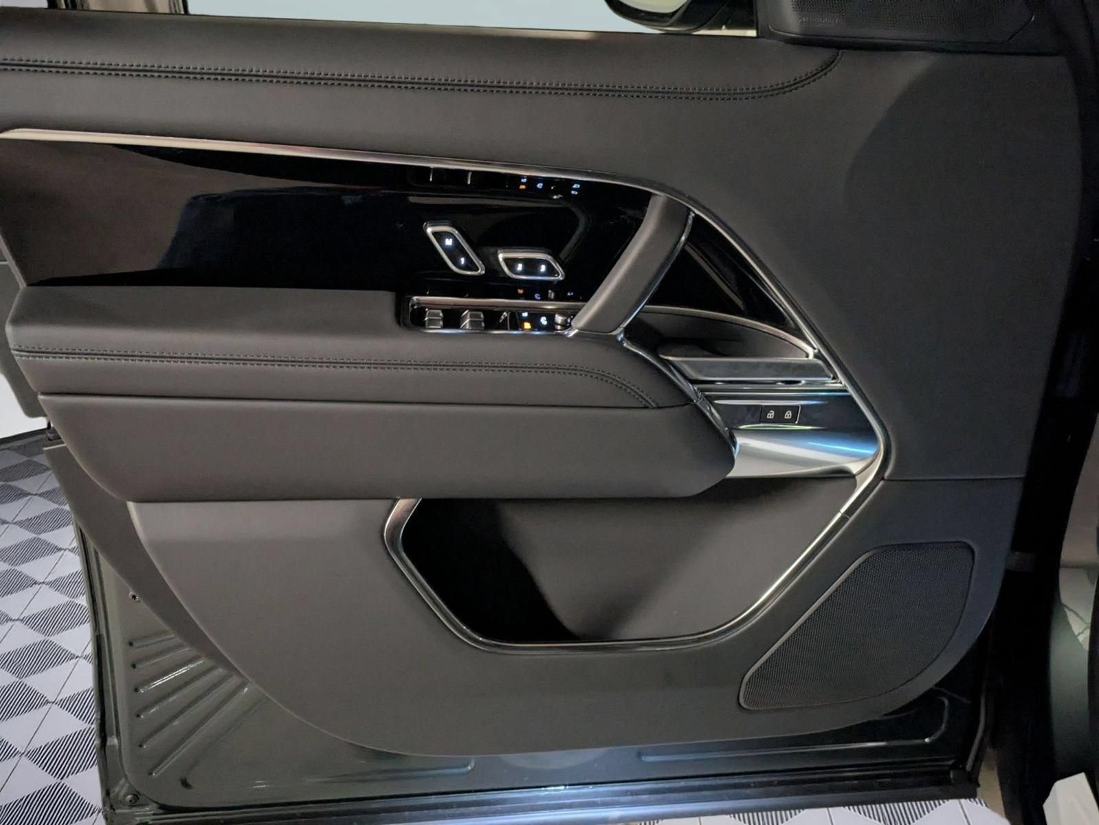 New 2026 Land Rover Range Rover SE AWD/4WD image 11