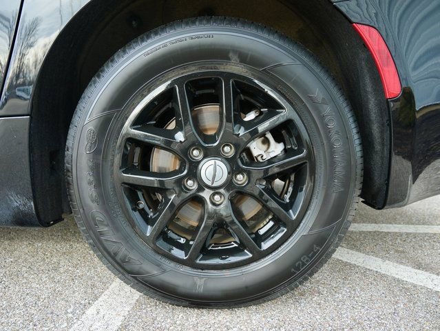 Used 2024 Chrysler Pacifica Touring-L image 27