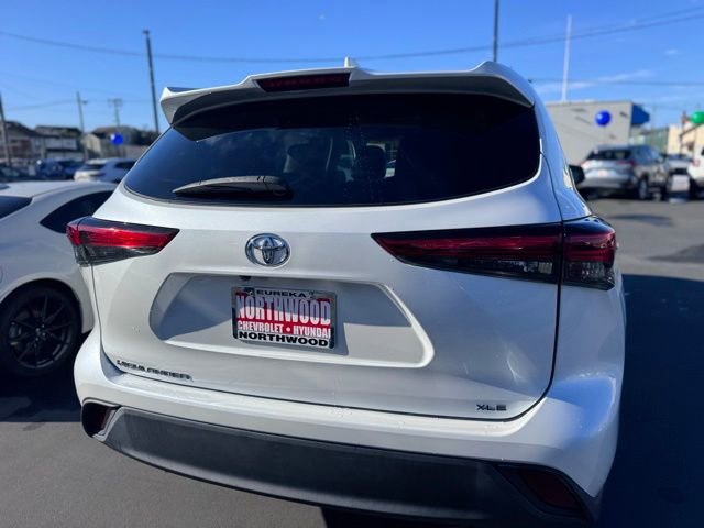 Used 2022 Toyota Highlander XLE FWD image 11