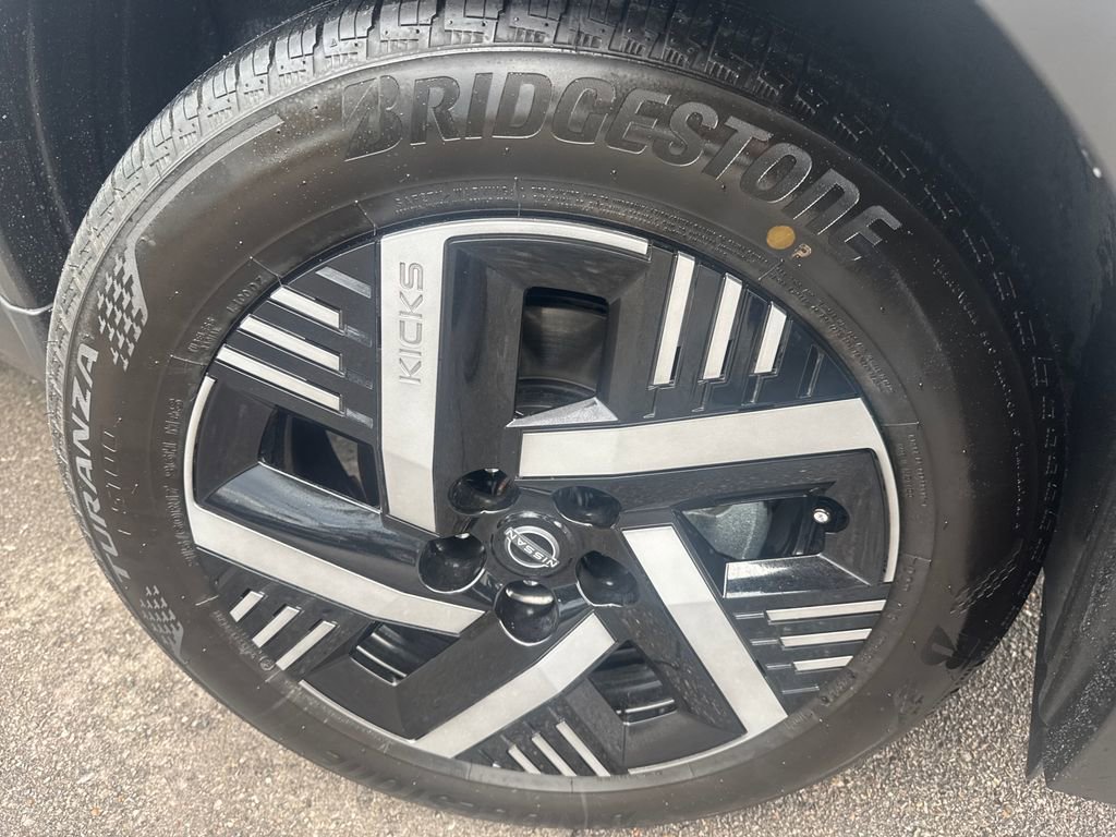 Used 2026 Nissan Kicks SV w/ SV Premium Package FWD image 36