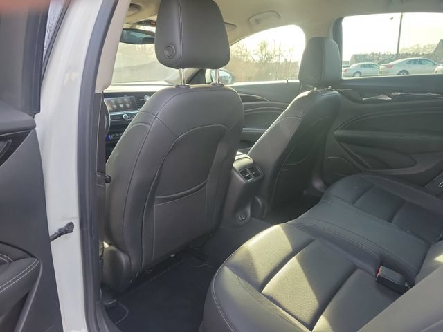 Used 2018 Buick Regal Essence FWD image 28