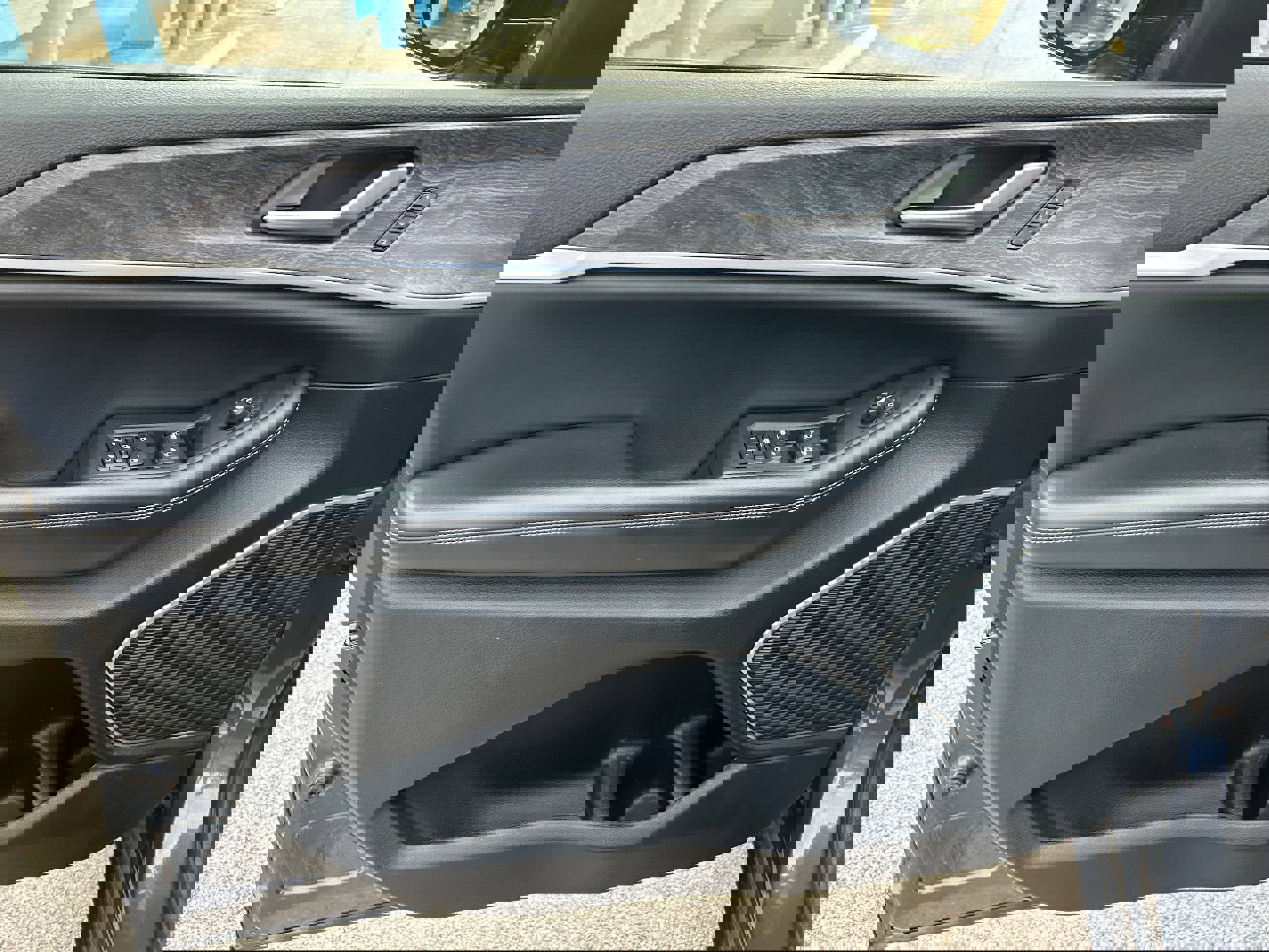 Used 2022 Jeep Grand Cherokee Limited image 11