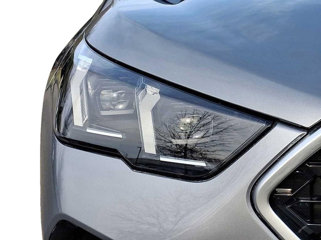 Used 2025 BMW X2 xDrive28i image 9