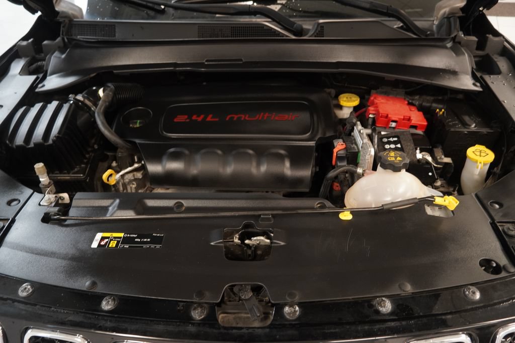 Used 2019 Jeep Compass Latitude w/ Cold Weather Group AWD/4WD image 40