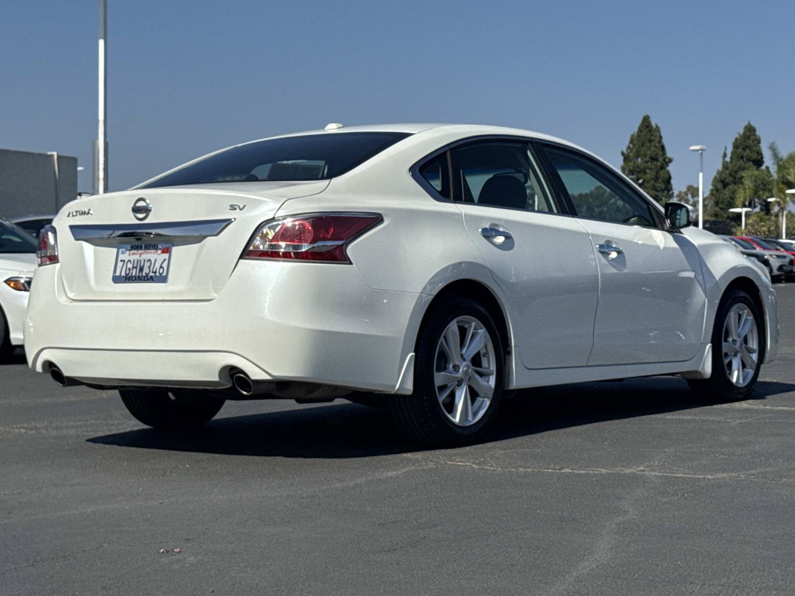 Used 2015 Nissan Altima 2.5 SV w/ Convenience Package FWD image 5