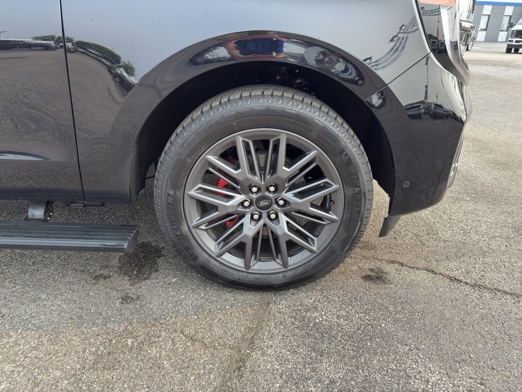 New 2025 Ford Expedition Platinum w/ Stealth Performance Package image 30