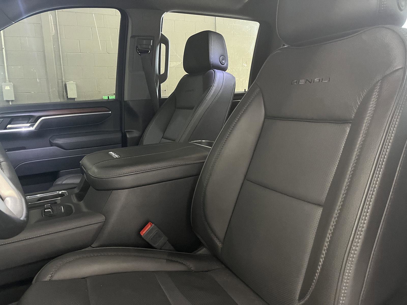 Used 2025 GMC Sierra 3500 Denali w/ Denali Reserve Package image 12