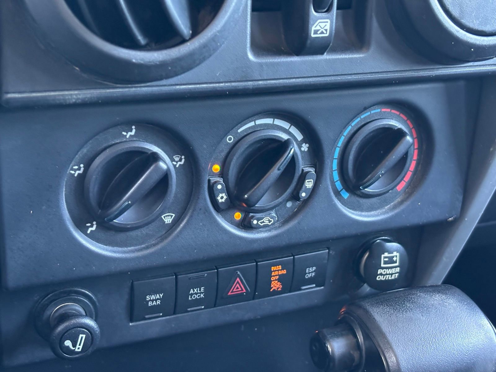 Used 2007 Jeep Wrangler Unlimited Rubicon w/ Dual Top Group AWD/4WD image 20