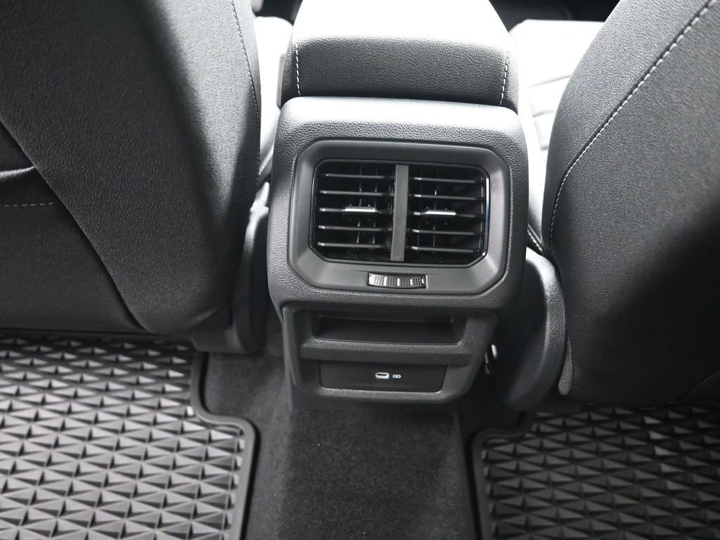 Used 2025 Volkswagen Taos SEL image 23
