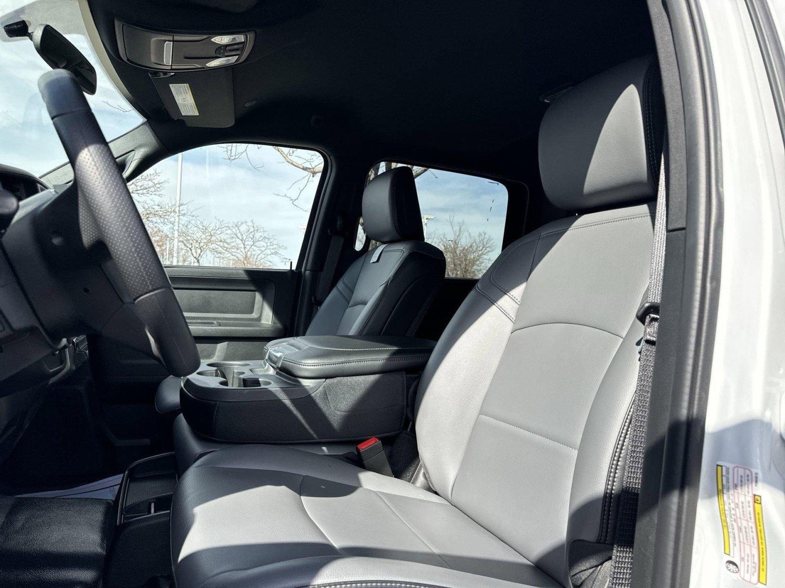 New 2023 RAM 3500 Tradesman AWD/4WD image 18