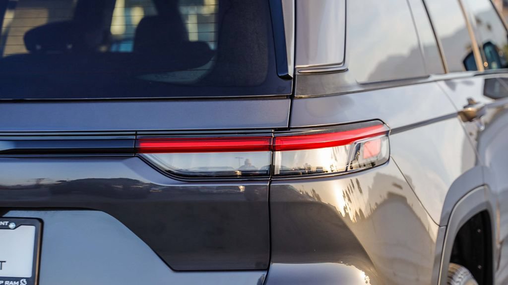 New 2026 Jeep Grand Cherokee Altitude RWD image 10