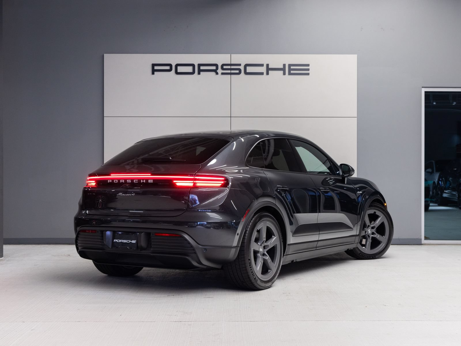 Certified 2026 Porsche Macan 4 Electric AWD/4WD image 7