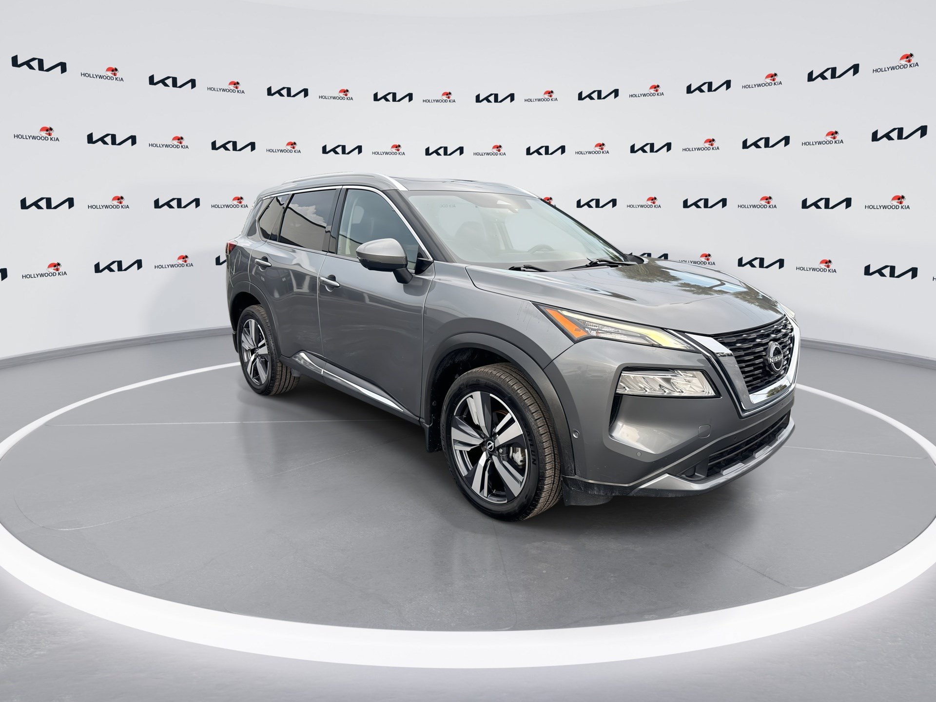 Used 2023 Nissan Rogue SL w/ SL Premium Package FWD image 2