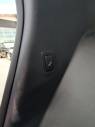 Used 2025 GMC Yukon Denali Ultimate AWD/4WD image 40