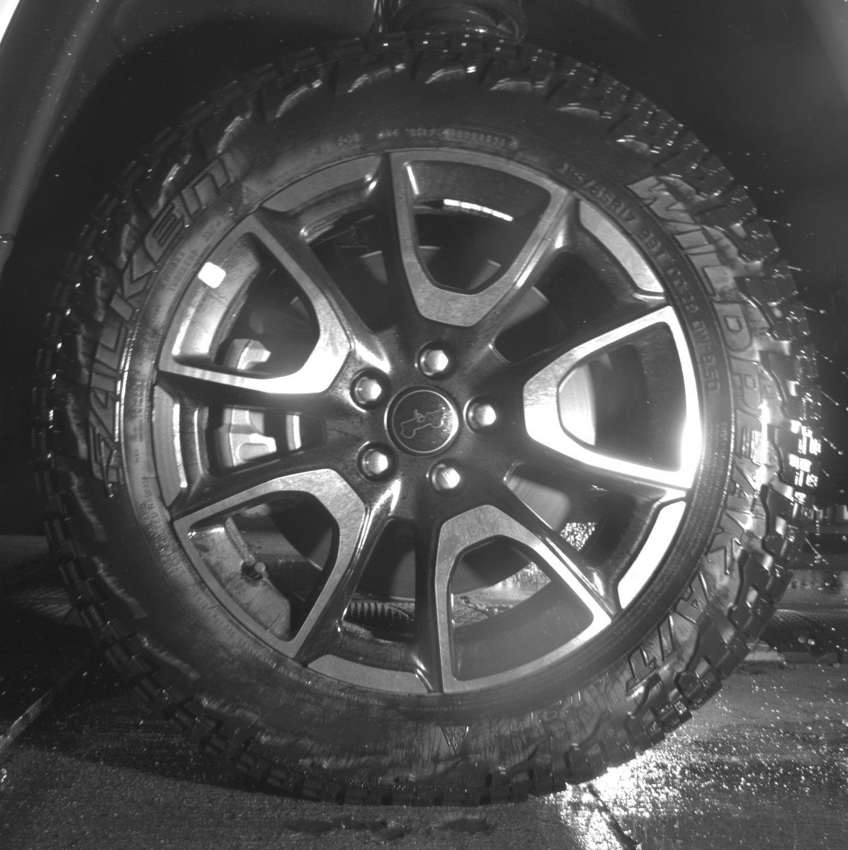 Used 2025 Jeep Compass Trailhawk AWD/4WD image 12