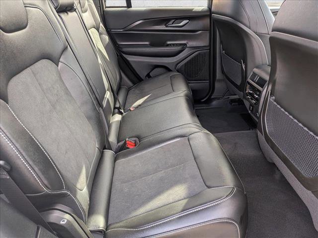 Used 2025 Jeep Grand Cherokee Altitude image 21