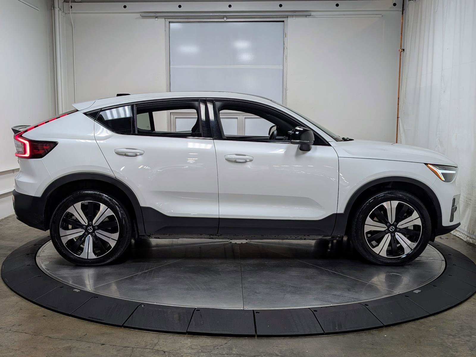 Used 2023 Volvo C40 Recharge Core image 10