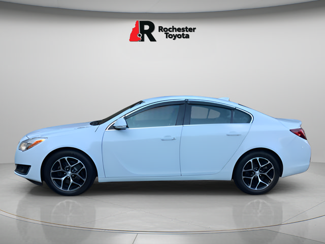Used 2017 Buick Regal Sport Touring FWD image 4