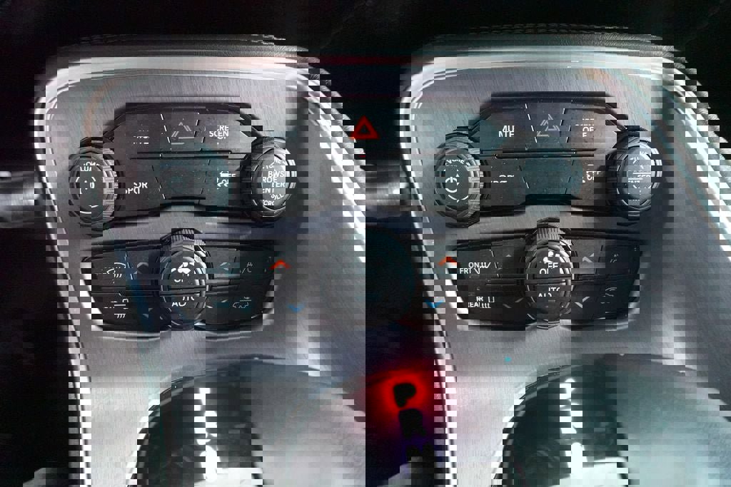 Used 2018 Dodge Challenger R/T w/ Blacktop Package image 13