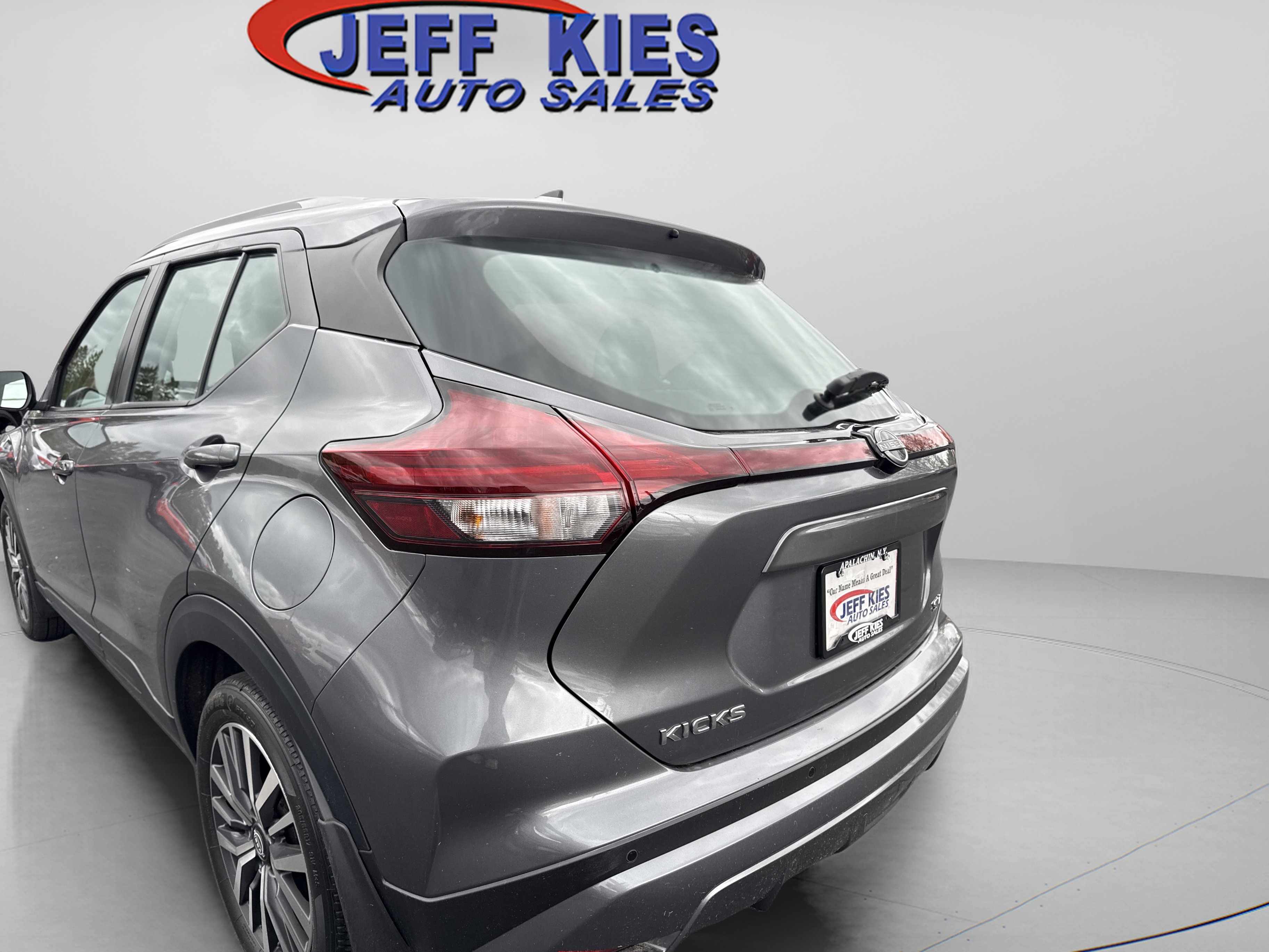 Used 2023 Nissan Kicks SV FWD image 7