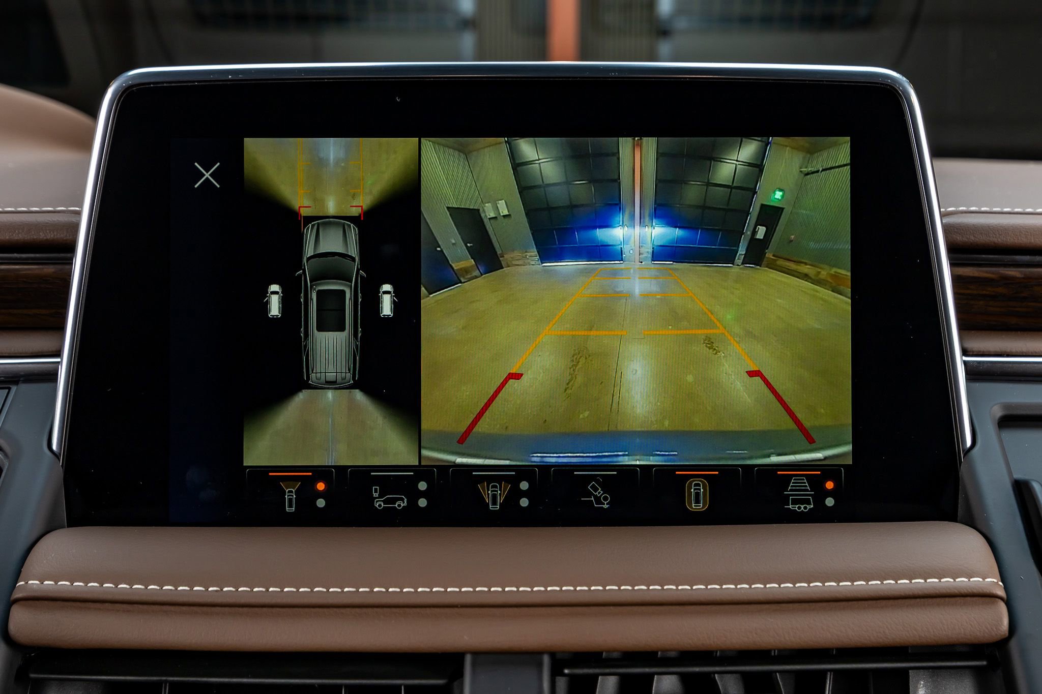 Used 2024 Chevrolet Suburban High Country w/ Advanced Technology Package AWD/4WD image 24