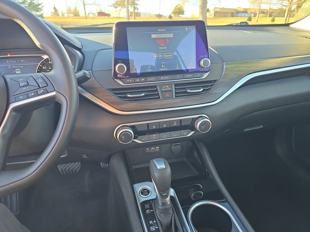 Used 2024 Nissan Altima 2.5 SV image 18