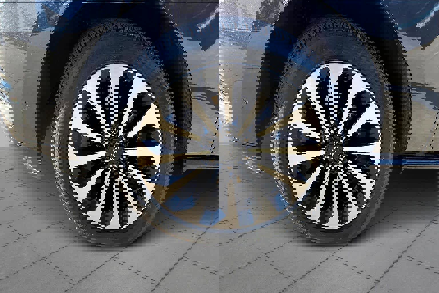 Used 2024 Lincoln Navigator L Reserve image 10