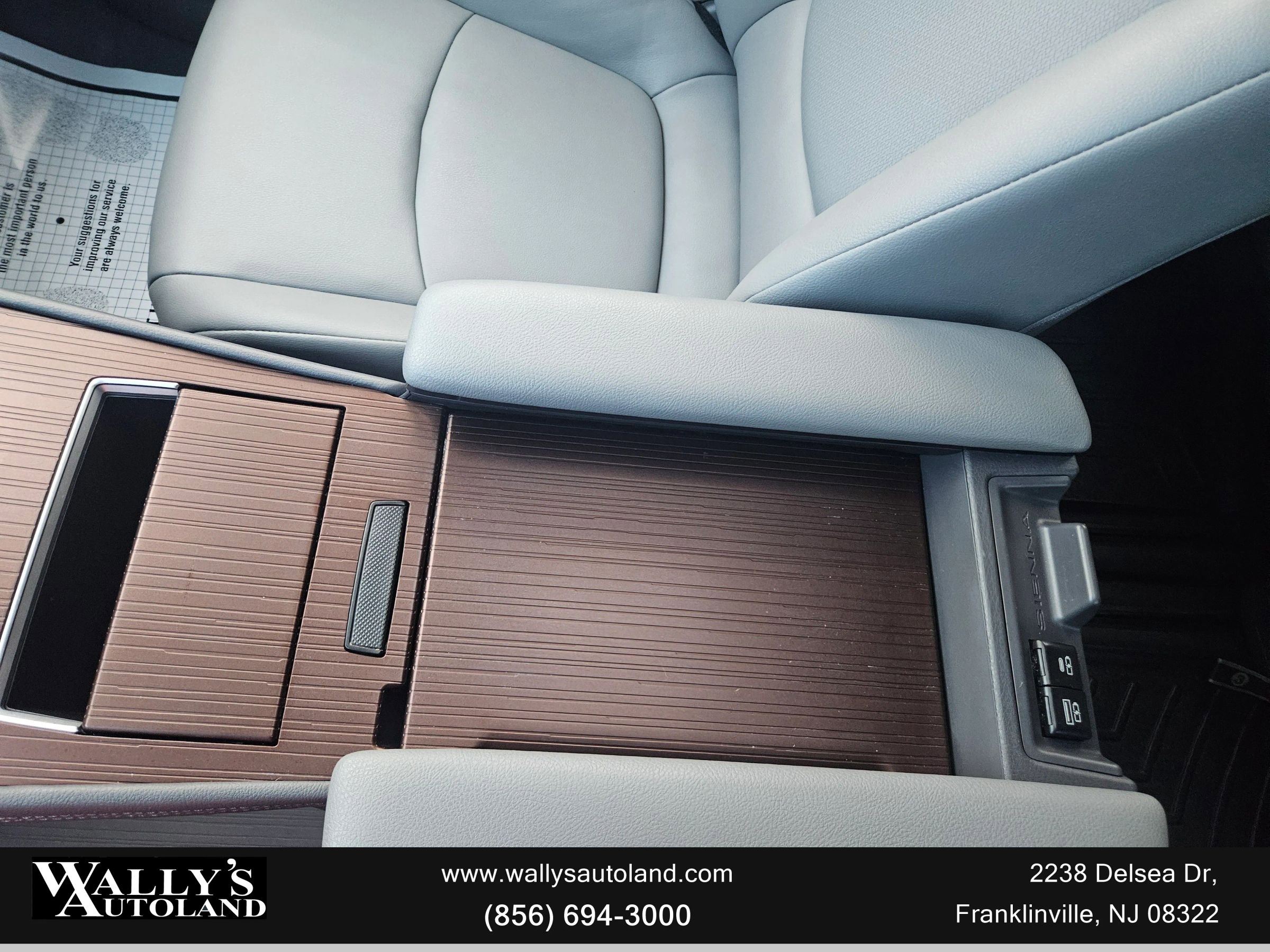 Used 2021 Toyota Sienna XLE image 28