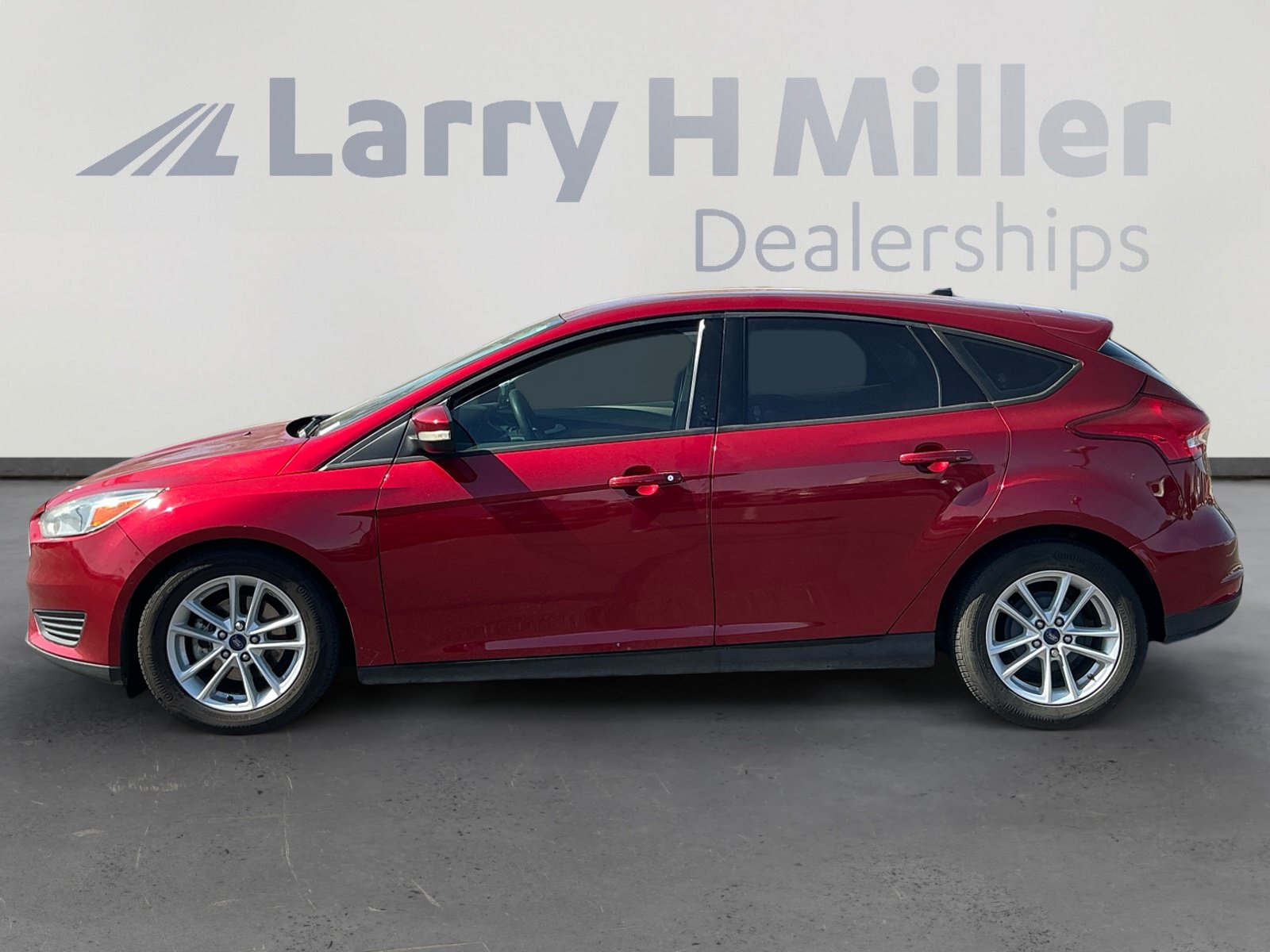 Used 2017 Ford Focus SE FWD image 2