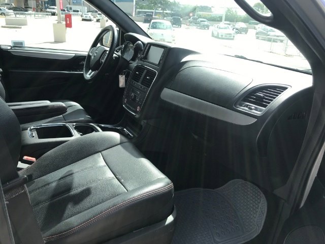 Used 2016 Dodge Grand Caravan R/T image 6