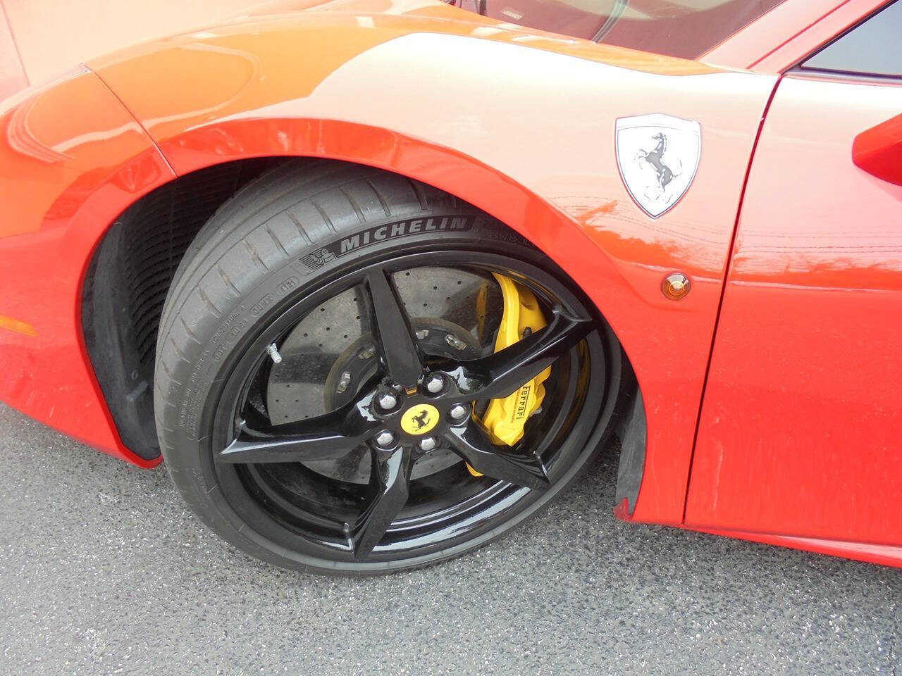 Used 2017 Ferrari 488 GTB RWD image 26