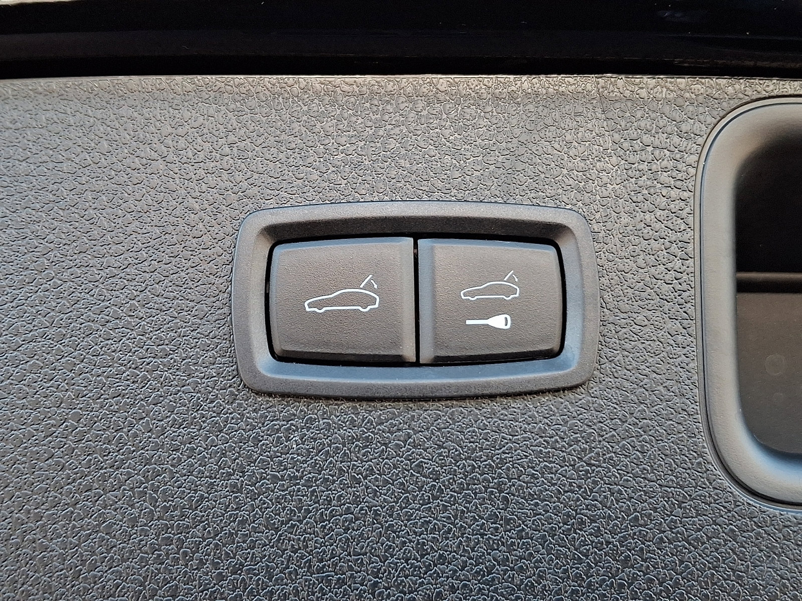 Used 2025 Porsche Macan image 31