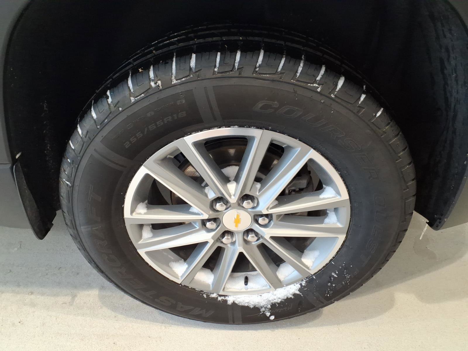 Used 2023 Chevrolet Traverse LT image 12
