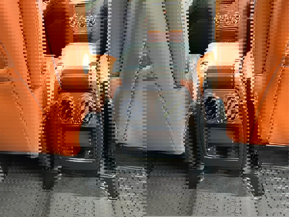 Used 2016 Land Rover LR4 HSE LUX image 23