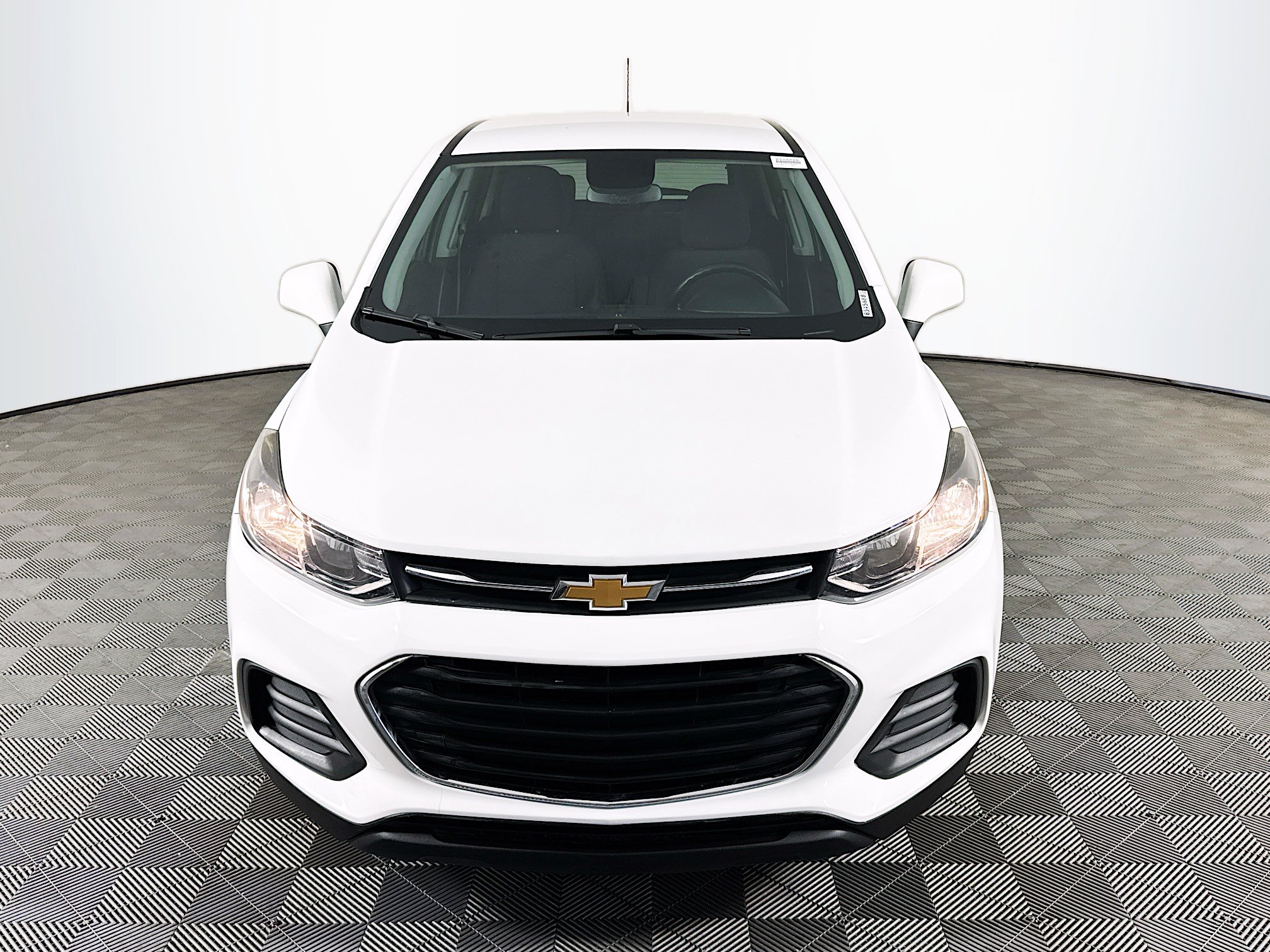 Used 2022 Chevrolet Trax LS w/ Tint and Cruise Package FWD image 2